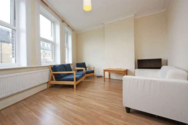  Image of 3 bedroom Flat to rent in Bedford Hill London SW12 at Bedford Hill Balham London, SW12 9HR