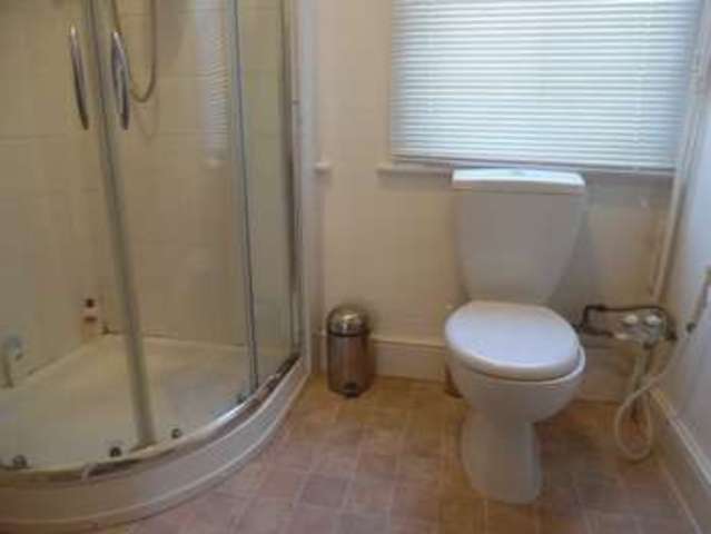  Image of 1 bedroom Property to rent in Beeches Avenue Carshalton SM5 at Carshalton, SM5 3LW