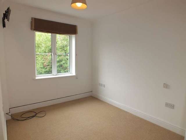  Image of 3 bedroom Semi-Detached house to rent in Beechfield Place Maidenhead SL6 at Maidenhead Berkshire Woodlands Park, SL6 4BP