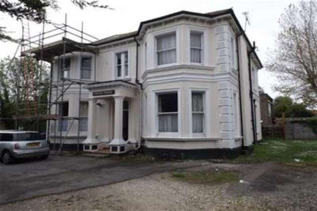  Image of 1 bedroom Flat to rent in Belsize Road Worthing BN11 at Worthing, BN11 4RG