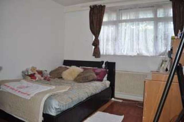  Image of 1 bedroom Property to rent in Alscot Way London SE1 at London, SE1 5XU