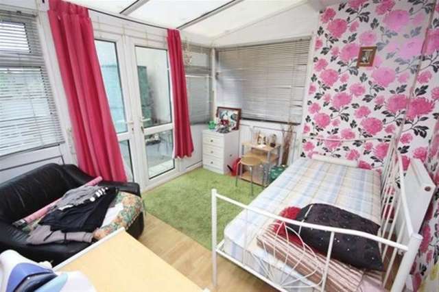  Image of 1 bedroom Flat for sale in Bethnal Green Road London E2 at London, E2 0AZ