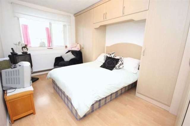  Image of 1 bedroom Flat for sale in Bethnal Green Road London E2 at London, E2 0AZ