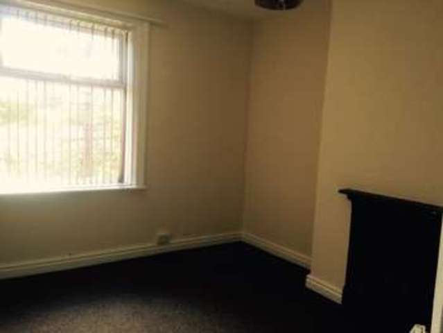  Image of 2 bedroom Terraced house to rent in Blacker Road North Birkby Huddersfield HD1 at Blacker Road North  Huddersfield, HD1 5HQ