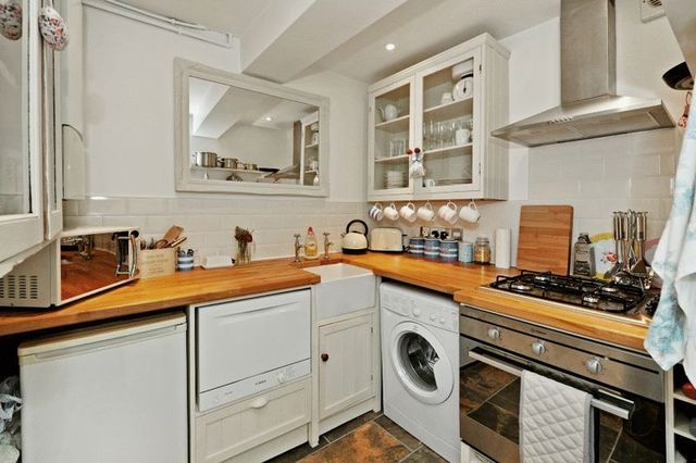  Image of 2 bedroom Flat for sale in Blenheim Road Redland Bristol BS6 at Blenheim Road Redland Bristol, BS6 7JW