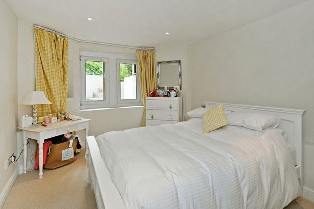  Image of 2 bedroom Flat for sale in Blenheim Road Redland Bristol BS6 at Blenheim Road Redland Bristol, BS6 7JW