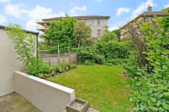  Image of 2 bedroom Flat for sale in Blenheim Road Redland Bristol BS6 at Blenheim Road Redland Bristol, BS6 7JW