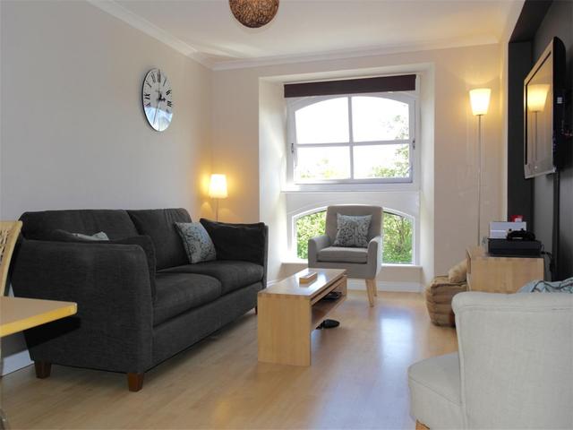  Image of 3 bedroom Flat to rent in Bonnethill Place Dundee DD1 at City Centre Dundee Dundee, DD1 2AD