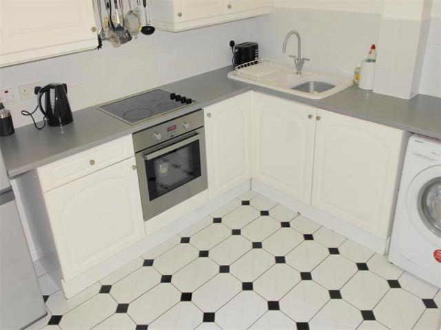  Image of 3 bedroom Flat to rent in Bonnethill Place Dundee DD1 at City Centre Dundee Dundee, DD1 2AD