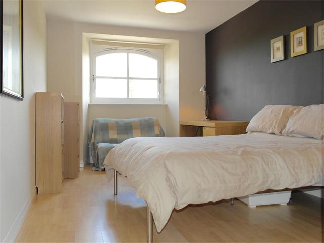  Image of 3 bedroom Flat to rent in Bonnethill Place Dundee DD1 at City Centre Dundee Dundee, DD1 2AD