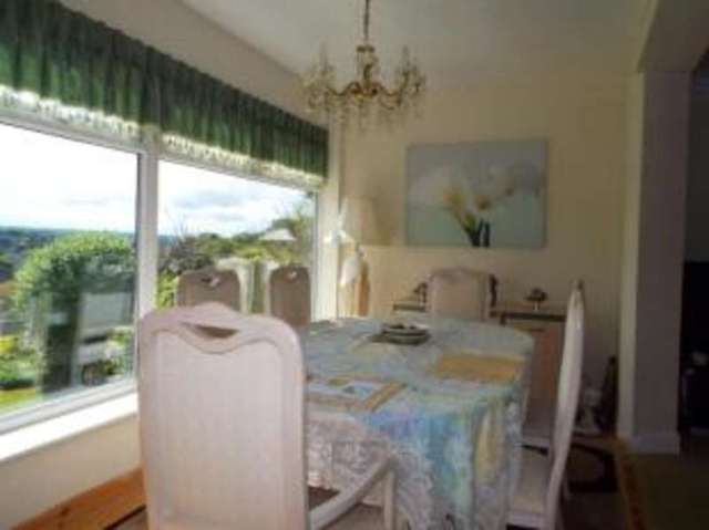  Image of 2 bedroom Bungalow for sale in Borrowdale Drive Sanderstead South Croydon CR2 at South Croydon  Selsdon, CR2 9JS