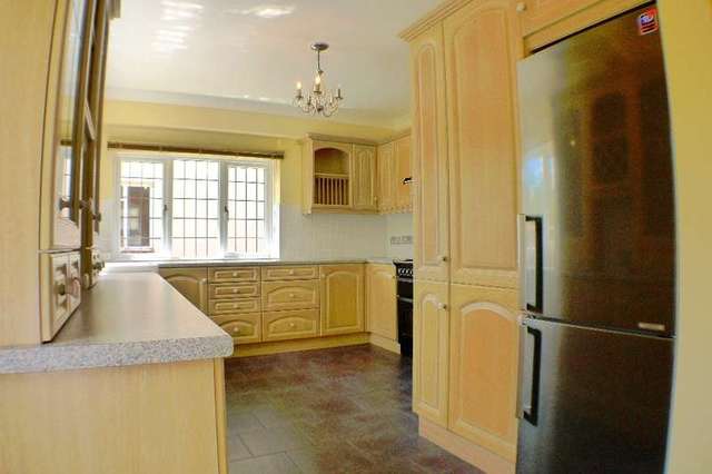  Image of 4 bedroom Detached house to rent in Petersfield Road Boscombe Bournemouth BH7 at Boscombe East Bournemouth, BH7 6QE