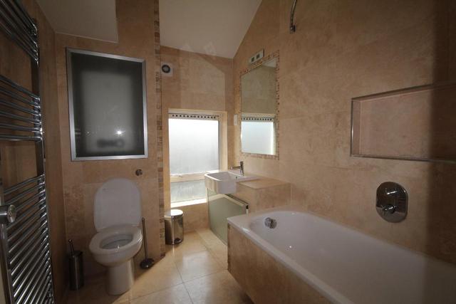  Image of 2 bedroom Flat to rent in Bradbury Mews London N16 at Dalston  London, N16 8JW