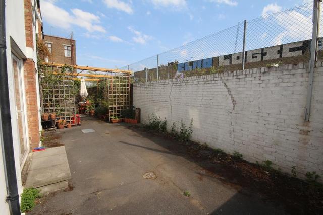  Image of 2 bedroom Flat to rent in Bradbury Mews London N16 at Dalston  London, N16 8JW