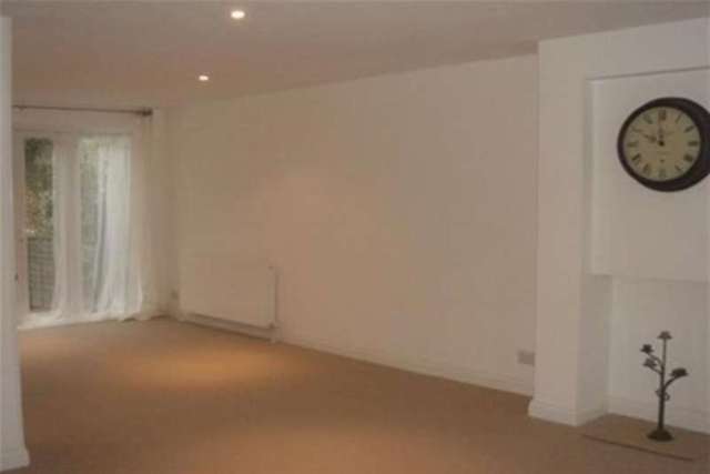  Image of 3 bedroom Property to rent in Bramcote Drive Solihull B91 at Solihull, B91 2HT