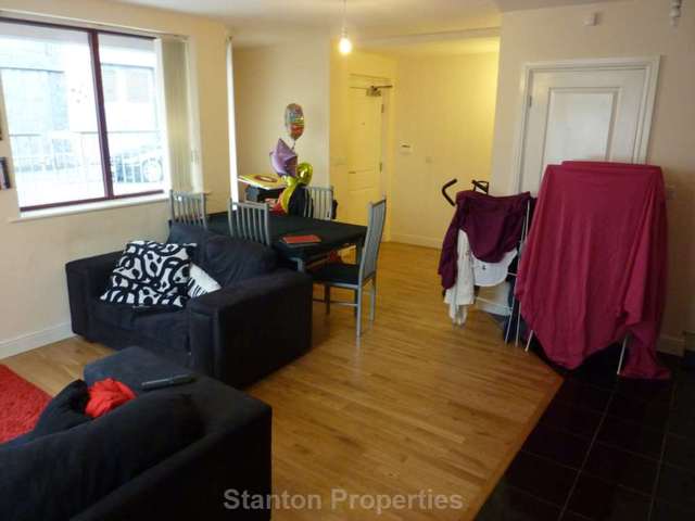  Image of 3 bedroom Apartment to rent in Bridgewater Street Manchester M3 at Bridgewater Street Castlefield Manchester, M3 4NH