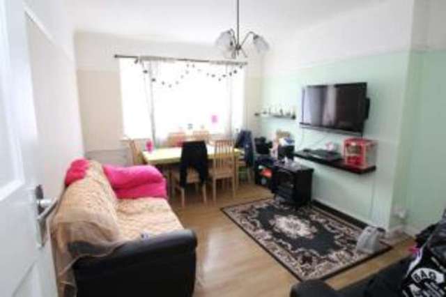  Image of 2 bedroom Flat for sale in Brighton Road Purley CR8 at Purley  Purley, CR8 2BP