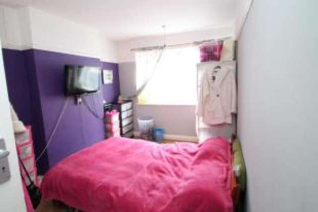  Image of 2 bedroom Flat for sale in Brighton Road Purley CR8 at Purley  Purley, CR8 2BP