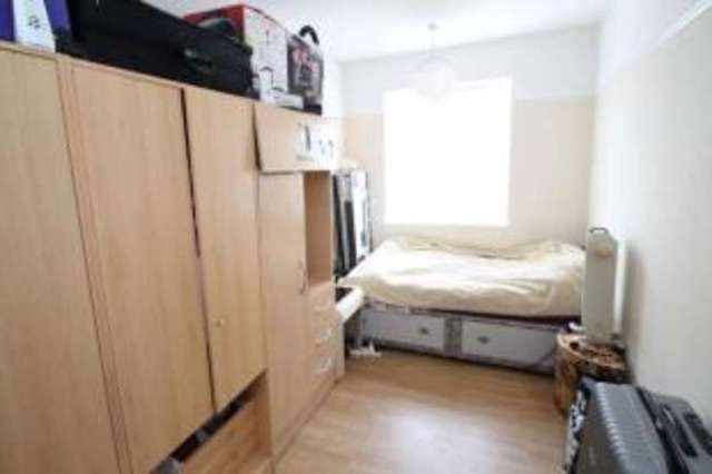  Image of 2 bedroom Flat for sale in Brighton Road Purley CR8 at Purley  Purley, CR8 2BP