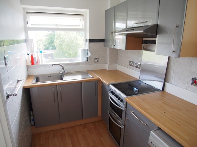  Image of 1 bedroom Flat to rent in Broadwater Hall South Farm Road Broadwater Worthing BN14 at Worthing, BN14 7BP