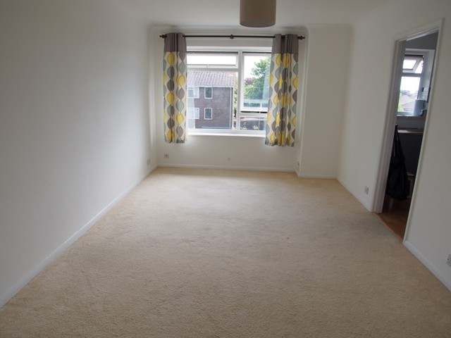  Image of 1 bedroom Flat to rent in Broadwater Hall South Farm Road Broadwater Worthing BN14 at Worthing, BN14 7BP