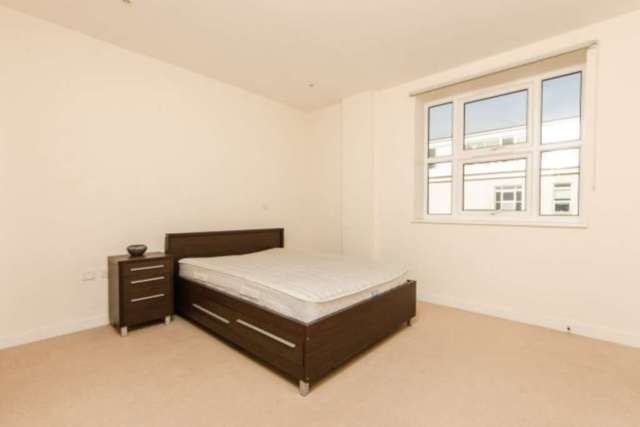  Image of 2 bedroom Apartment to rent in Bromyard Avenue London W3 at Bromyard Avenue East Acton London, W3 7BS