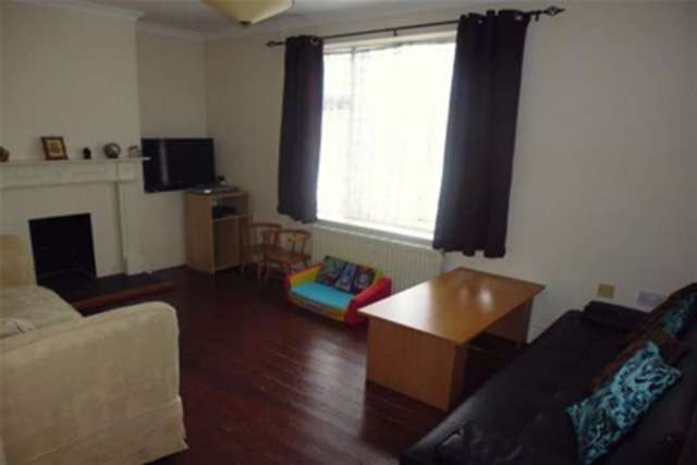  Image of 2 bedroom Semi-Detached house to rent in Brook Lane Birmingham B13 at Birmingham, B13 0BP