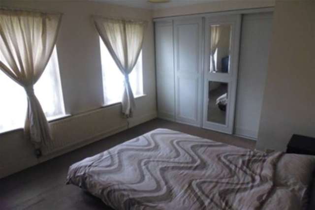  Image of 2 bedroom Semi-Detached house to rent in Brook Lane Birmingham B13 at Birmingham, B13 0BP