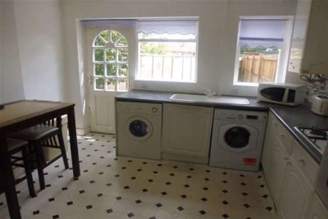  Image of 2 bedroom Semi-Detached house to rent in Brook Lane Birmingham B13 at Birmingham, B13 0BP