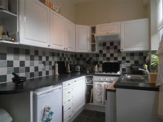  Image of 4 bedroom Terraced house to rent in Brougham Street Halifax HX3 at Ovenden, HX3 6NF