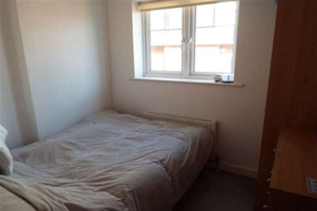  Image of 2 bedroom Flat to rent in Burnaby Road Westbourne Bournemouth BH4 at Bournemouth, BH4 8JG