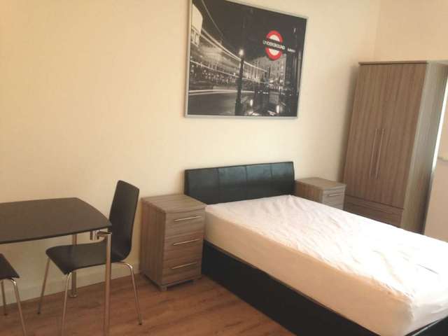  Image of Studio flat to rent in Burnside Road Becontree Dagenham RM8 at Burnside Road  Dagenham, RM8 1XD