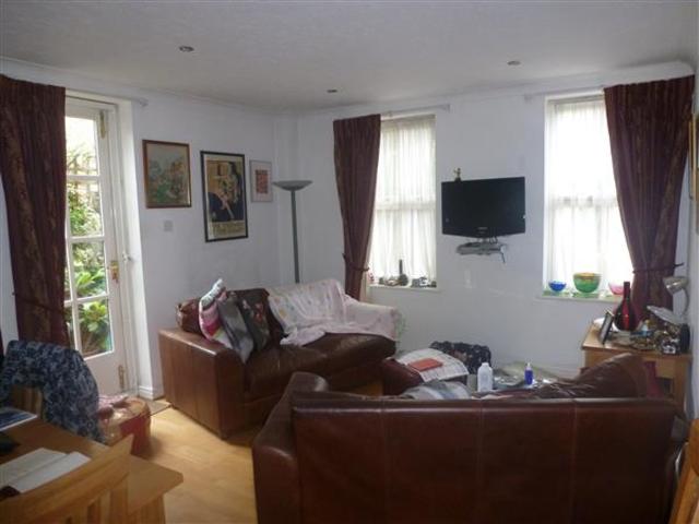  Image of 2 bedroom Maisonette for sale in High Street Bushey WD23 at Bushey, WD23 1BH