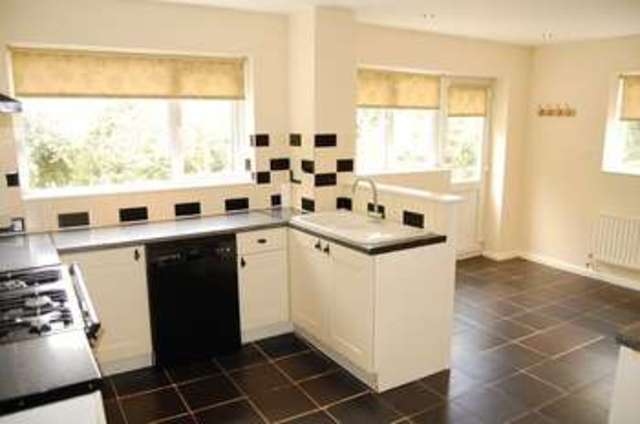  Image of 4 bedroom Detached house to rent in Buttons Farm Road Penn Wolverhampton WV4 at Buttons Farm Road  Wolverhampton, WV4 5LR