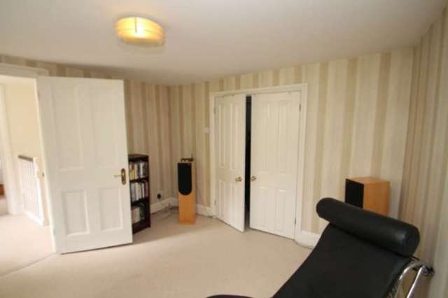  Image of 5 bedroom Detached house to rent in Byron Hill Road Harrow-on-the-Hill Harrow HA2 at Byron Hill Road  Harrow on the Hill, HA2 0HY
