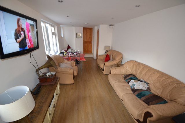  Image of 1 bedroom House Share to rent in Caerleon Road Newport NP19 at St Julians  Newport, NP19 7BX