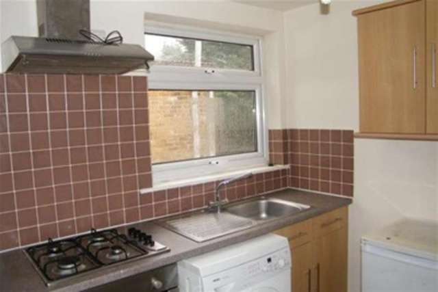  Image of 1 bedroom Flat to rent in Caistor Park Road London E15 at Stratford, E15 3PS
