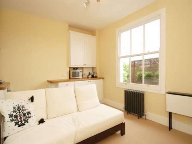  Image of 1 bedroom Flat to rent in Cambridge Gardens London W10 at Cambridge Gardens  London, W10 6JE