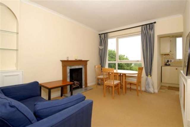  Image of 2 bedroom Flat to rent in Campden Hill Gardens London W8 at London, W8 7AY