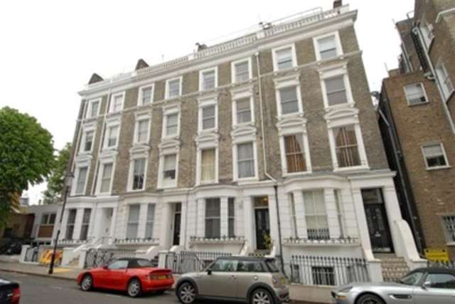  Image of 2 bedroom Flat to rent in Campden Hill Gardens London W8 at London, W8 7AY