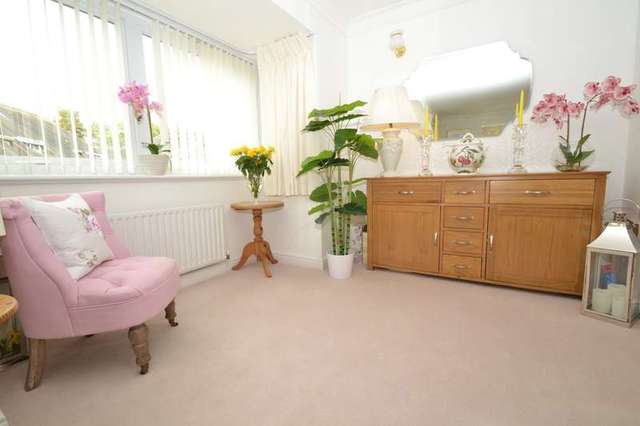  Image of 2 bedroom Flat for sale in Canford Cliffs Road Canford Cliffs Poole BH13 at 162-164 Canford Cliffs Road Canford Cliffs Poole, BH13 7EJ
