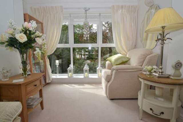  Image of 2 bedroom Flat for sale in Canford Cliffs Road Canford Cliffs Poole BH13 at 162-164 Canford Cliffs Road Canford Cliffs Poole, BH13 7EJ