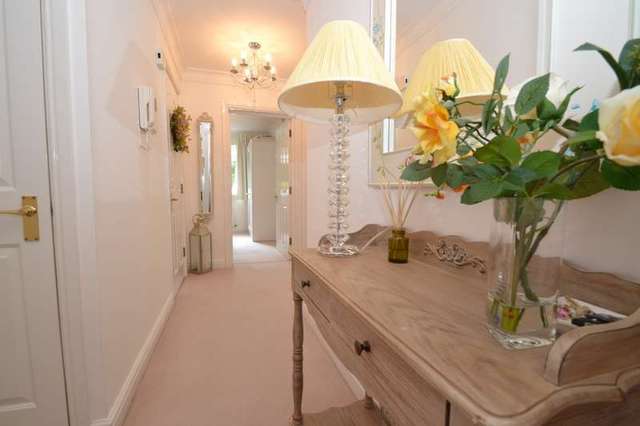  Image of 2 bedroom Flat for sale in Canford Cliffs Road Canford Cliffs Poole BH13 at 162-164 Canford Cliffs Road Canford Cliffs Poole, BH13 7EJ