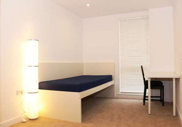  Image of 3 bedroom Flat to rent in Seven Sea Gardens London E3 at Kara Court  Bow, E3 3GX
