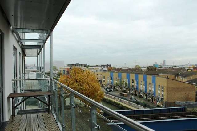  Image of 3 bedroom Flat to rent in Seven Sea Gardens London E3 at Kara Court  Bow, E3 3GX
