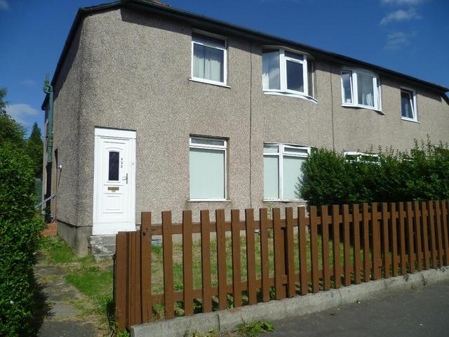  Image of 3 bedroom Flat to rent in Castlemilk Road Rutherglen Glasgow G44 at Croftfoot Glasgow Glasgow, G44 5LX