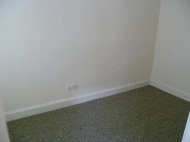  Image of 3 bedroom Flat to rent in Castlemilk Road Rutherglen Glasgow G44 at Croftfoot Glasgow Glasgow, G44 5LX