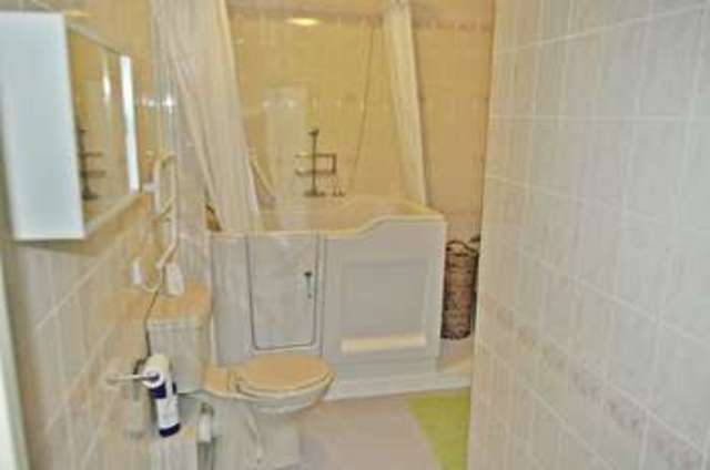  Image of 2 bedroom Retirement Property for sale in Cathedral View Court Cabourne Avenue Lincoln LN2 at Cabourne Avenue  Lincoln, LN2 2GF