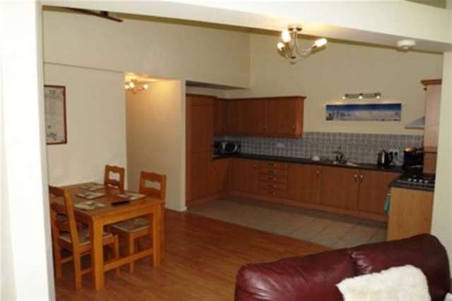  Image of 2 bedroom Flat to rent in Caxton Court Burton-on-Trent DE14 at Burton-on-Trent, DE14 3SH