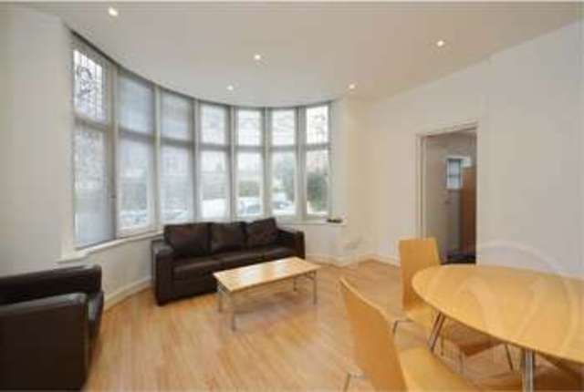  Image of 2 bedroom Flat to rent in Chatsworth Road London NW2 at Chatsworth Road Kilburn London, NW2 4BG